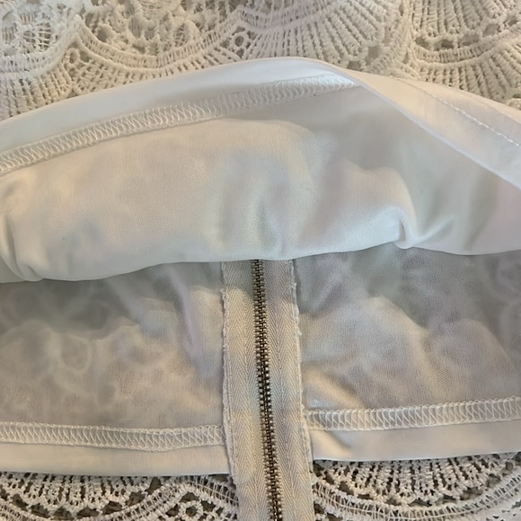 EUC AGACI Cropped Lacy Ruffle Off-The-Shoulder Top - Picture 9 of 14